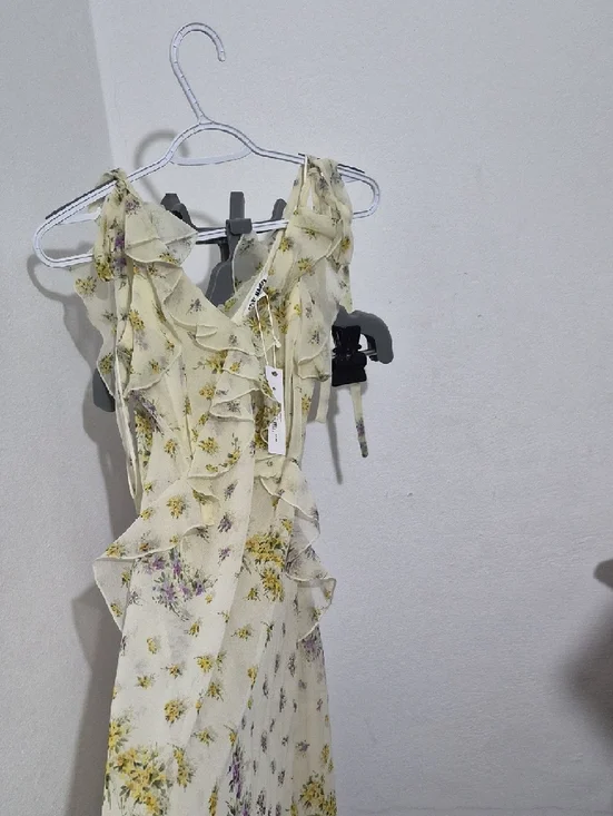 Steve Madden Cream Floral Ruffle Jumpsuit - Picture 4 of 6